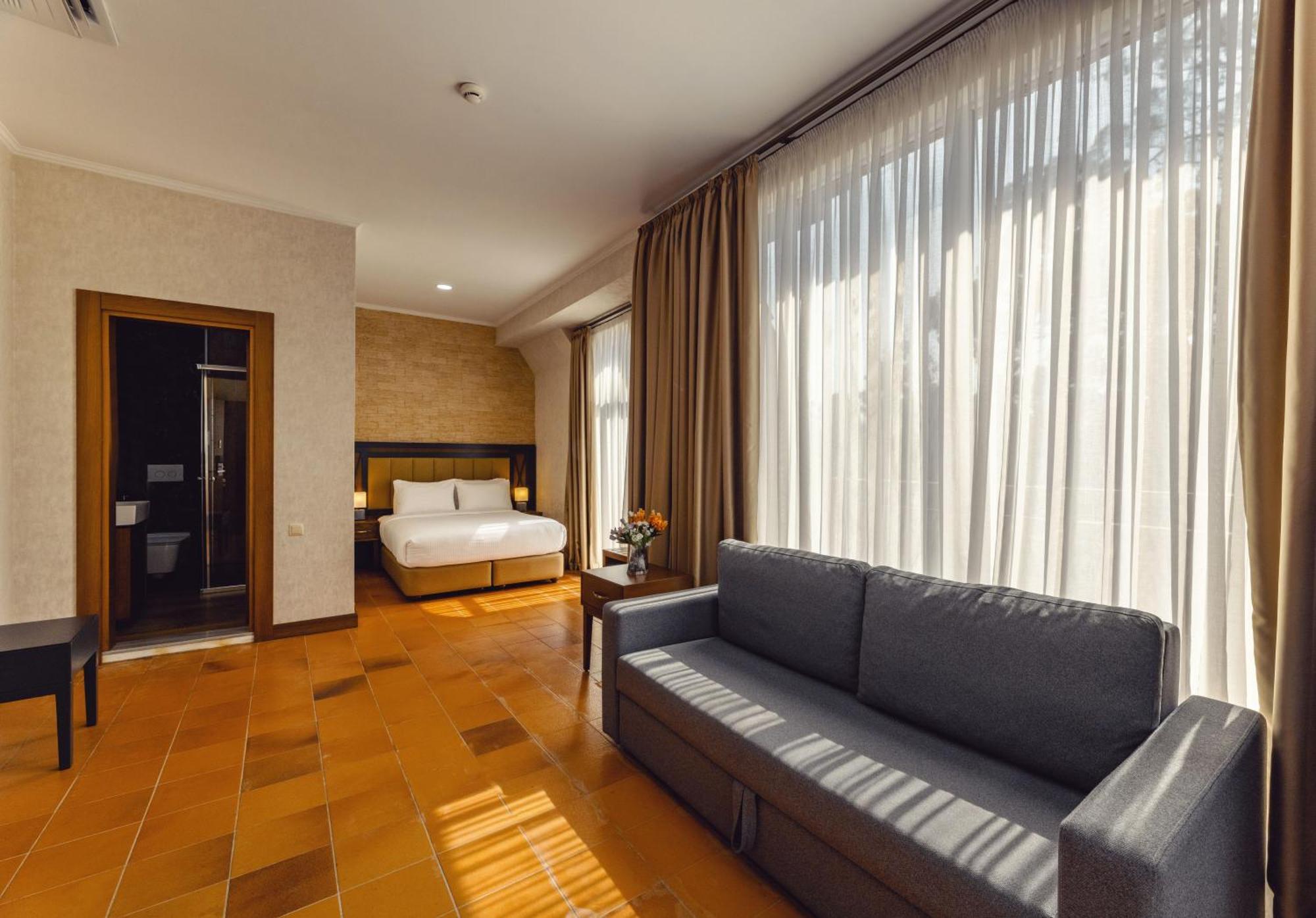 Hotel Chateau Kvirike Boboqvati Exteriör bild